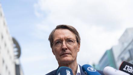 Bundesgesundheitsminister Karl Lauterbach informiert über die Planungen zum E-Rezept