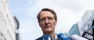Bundesgesundheitsminister Karl Lauterbach informiert über die Planungen zum E-Rezept