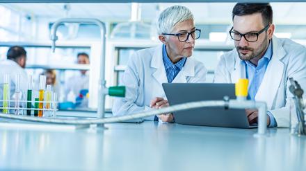Wohlhabend im Labor: Spitzenverdiener arbeiten oft in der Pharmaindustrie.