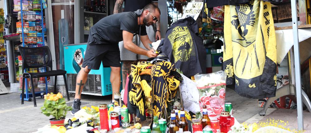 Anteilnahme für den getöteten AEK-Fan in Athen.