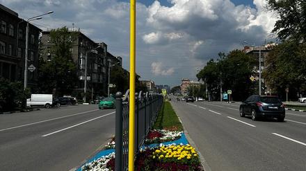 Liebevolle Straßenbegrünung in Charkiw.