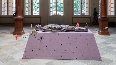 Mariechen Danz, Womb tomb: worry scrolls, 2018. 