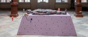 Mariechen Danz, Womb tomb: worry scrolls, 2018. 