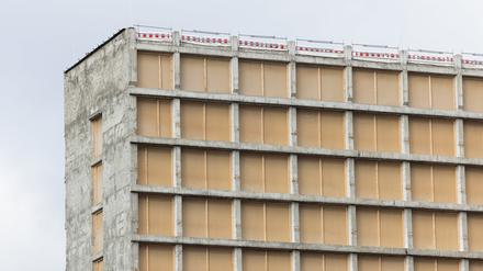 Blick auf ein Hochhaus nach einer Asbest-Sanierung.