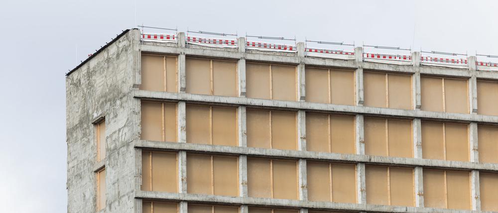 Blick auf ein Hochhaus nach einer Asbest-Sanierung.