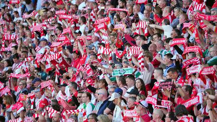 Fans von Union Berlin im Stadion.
