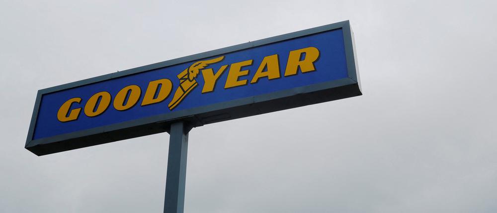 Ein Goodyear-Schild. 