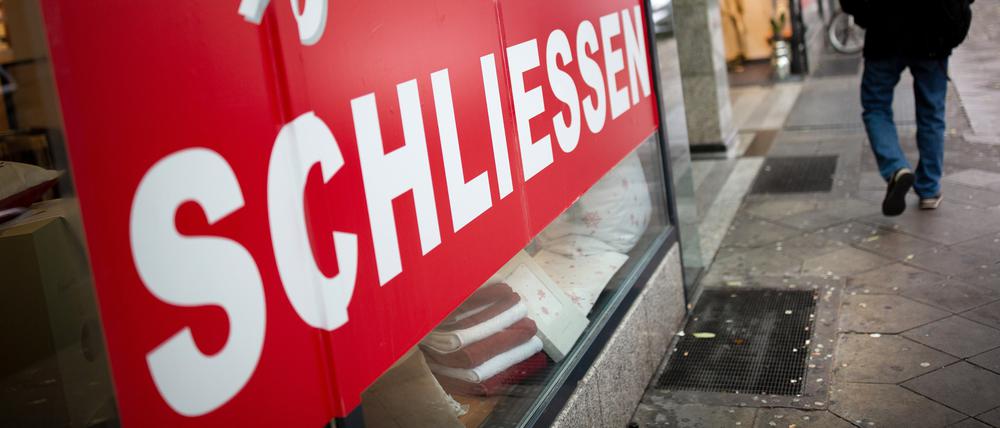 Vor allem Firmen, die mit niedrigen Zinsen gewirtschaftet hatten, sind jetzt in Insolvenzgefahr.