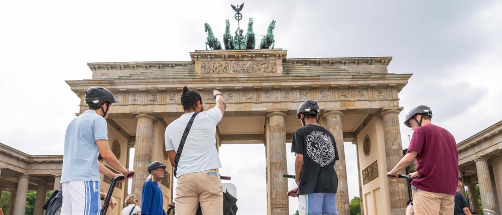 Ein beliebtes Ziel per Segway: Touristen wollen das Branden