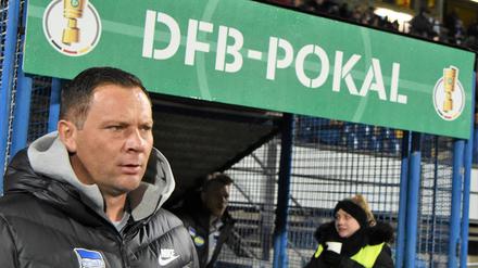 Nicht so skeptisch. Die Bilanz von Pal Dardai im DFB-Pokal ist gar nicht mal so übel.  
