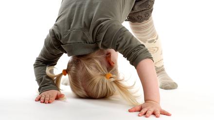 Die motorische Entwicklung von Kindern verläuft unterschiedlich. Viele Eltern sorgen sich grundlos.