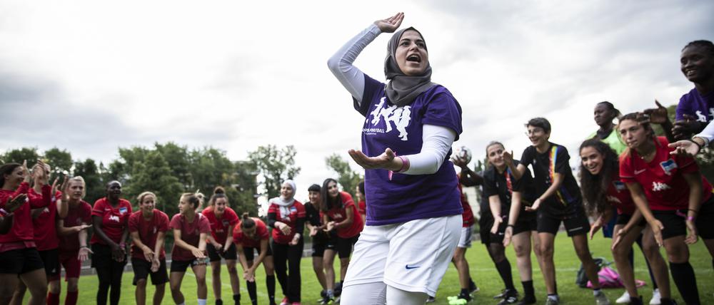 Das „Discover Football“ Festival findet 2023 zum 11. Mal in Kreuzberg statt. Rund 100 Fußballerinnen nehmen teil. 