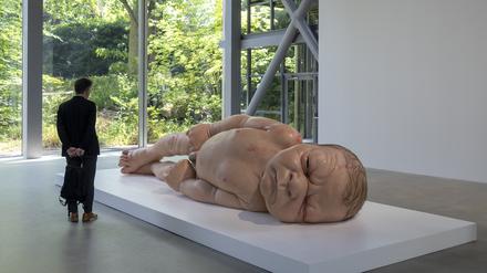 In der Fondation Cartier: Die Plastik „A Girl“ von Ron Mueck aus dem Jahr 2006
