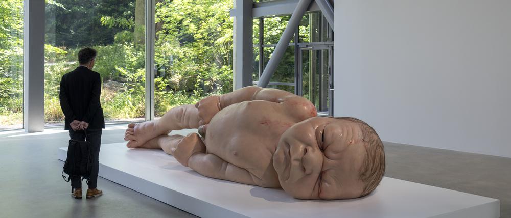 In der Fondation Cartier: Die Plastik „A Girl“ von Ron Mueck aus dem Jahr 2006