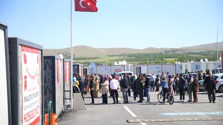 Überlebende des ersten Erdbebens in der Provinz Malatya. Nun hat die Region ein neues Beben erschüttert.