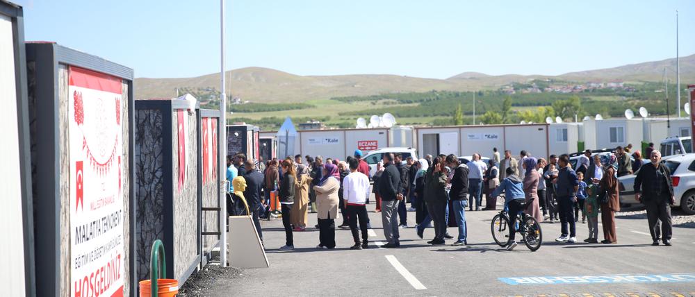 Überlebende des ersten Erdbebens in der Provinz Malatya. Nun hat die Region ein neues Beben erschüttert.