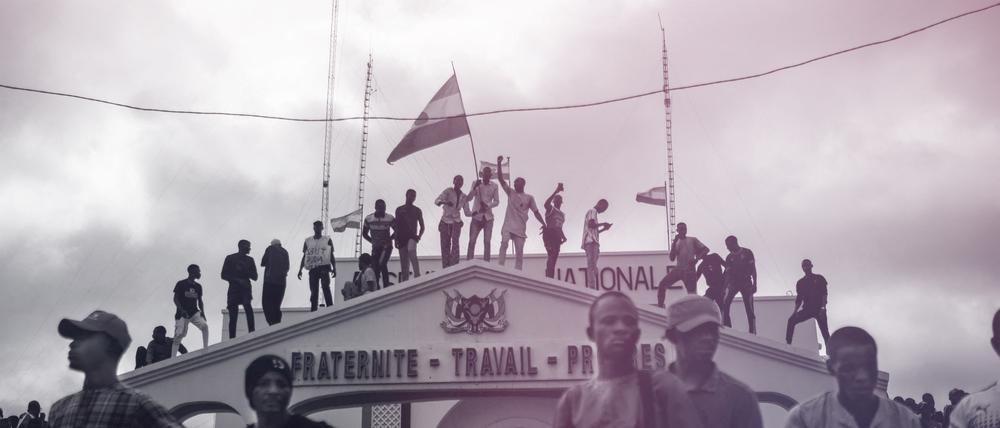 Am nigrischen Unabhängigkeitstag am 3. August versammelten sich wenige Tage nach dem Putsch Hunderte von Menschen, die den Staatsstreich in Niger unterstützen, zu einer Kundgebung in der Hauptstadt Niamey.
