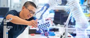 Bosch bekommt ein eigenes Sprachmodell, ähnlich zu ChatGPT. Alle Mitarbeitenden sollen Zugang haben. Die Technologie liefert ein deutsches Start-up.