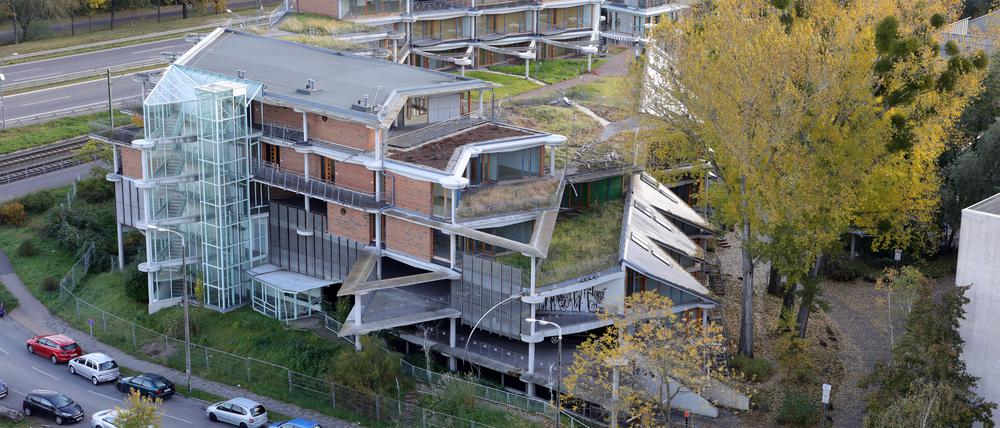 Leerstand und Verfall. Seit Jahren gibt es Streit um das Terrassenhaus Nutheschlange am Humboldtring.