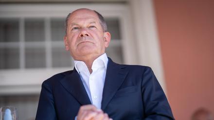 SPD-Spitzenkandidatin und Bundeskanzler treffen Führung DEHOGA Hessen und Hessischer Handelsverband Olaf Scholz, Bundeskanzler, während seiner RedeSPD-Spitzenkandidatin und Bundeskanzler treffen Führung DEHOGA Hessen und Hessischer Handelsverband Olaf Scholz, Bundeskanzler, während seiner Rede, *** SPD top candidate and Chancellor meet leadership DEHOGA Hessen and Hessian Trade Association Olaf Scholz, Chancellor, during his speech SPD top candidate and Chancellor meet leadership DEHOGA Hessen and Hessian Trade Association Olaf Scholz, Chancellor, during his speech,