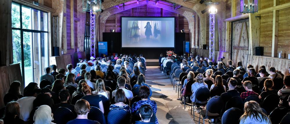 Magischer Ort. Die Kuturscheune von Gut Eibenhof in Bad Saarow ist der Hauptspielort des Festivals „Film ohne Grenzen“.