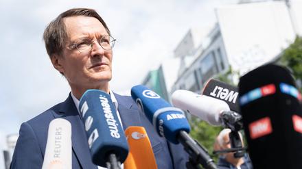 Der Gesetzentwurf von Karl Lauterbach (SPD) sieht vor, dass der Kauf und Besitz von bis zu 25 Gramm Cannabis künftig straffrei bleiben soll – auch bei einem Kauf auf dem Schwarzmarkt.