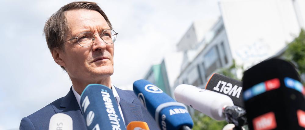 Der Gesetzentwurf von Karl Lauterbach (SPD) sieht vor, dass der Kauf und Besitz von bis zu 25 Gramm Cannabis künftig straffrei bleiben soll – auch bei einem Kauf auf dem Schwarzmarkt.