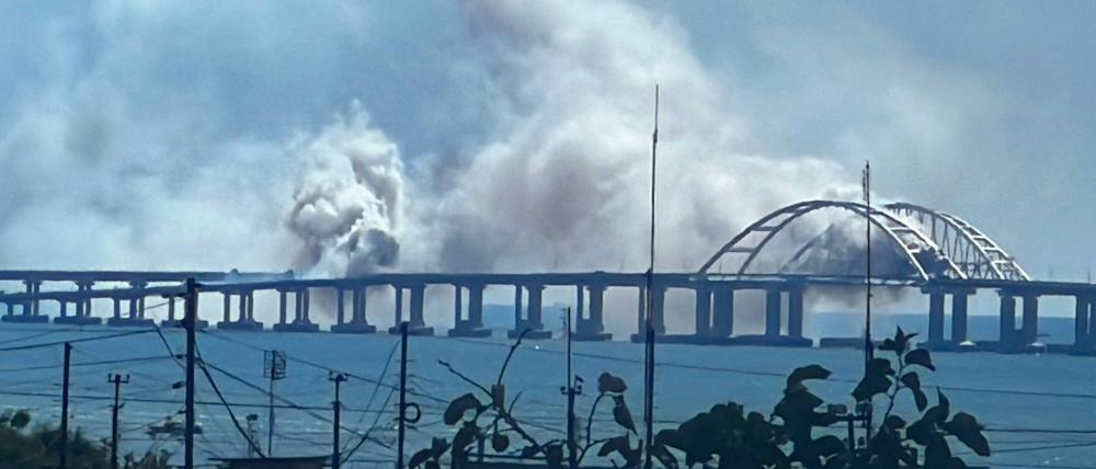 Das russische Verteidigungsministerium berichtet, eine ukrainische modifizierte S-200-Rakete abgefangen zu haben, die zum Angriff auf die Krim-Brücke gelenkt wurde.