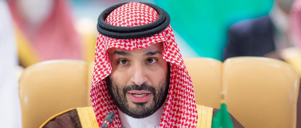 HANDOUT - 25.10.2021, Saudi-Arabien, Riad: Auf diesem vom saudischen Königspalast zur Verfügung gestellten Foto spricht der saudische Kronprinz Mohammed bin Salman während des «Green Initiative Summit» in Riad. Foto: Bandar Aljaloud/Saudi Royal Palace via AP/dpa - ACHTUNG: Nur zur redaktionellen Verwendung im Zusammenhang mit der aktuellen Berichterstattung und nur mit vollständiger Nennung des vorstehenden Credits +++ dpa-Bildfunk +++