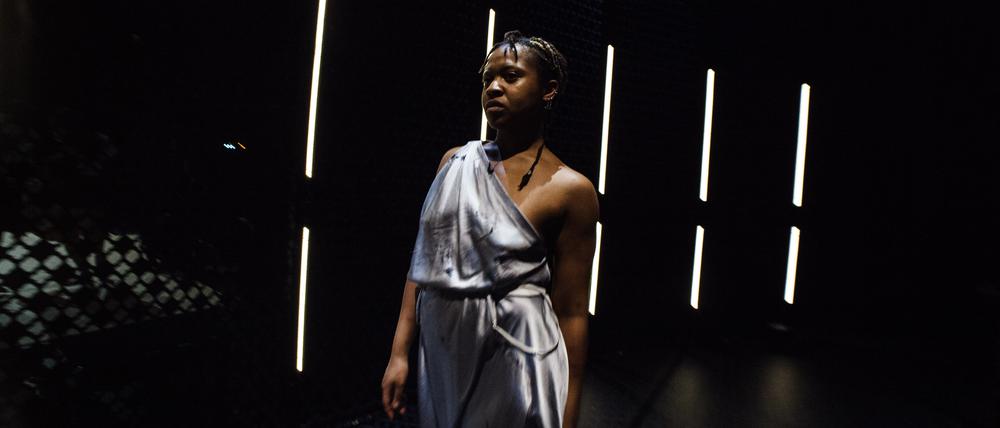 Wer Schwäche preisgibt, kann Stärke zeigen. Szene aus „The Romeo“ von Trajal Harrell.