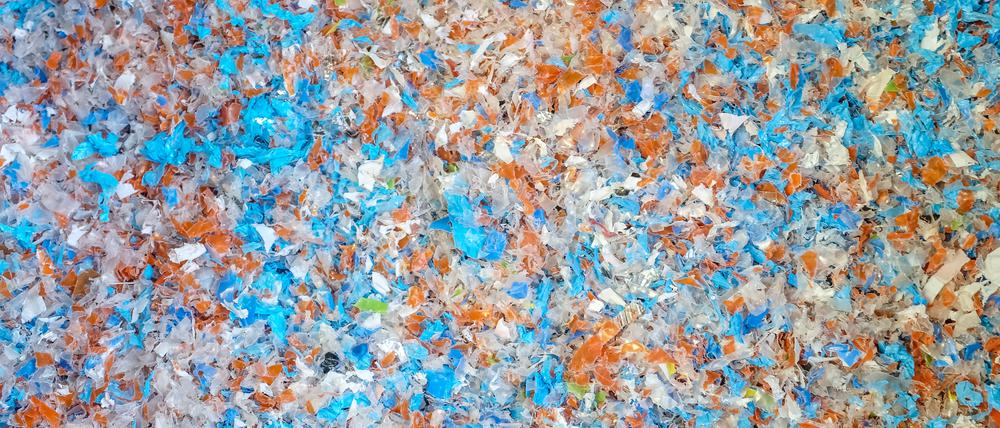 Shredded bits of polypropene plastic