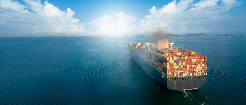 Die Containerschifffahrt verursacht erhebliche CO₂-Emissionen. Doch die Europäische Union wil den Seeverkehr dekarbonisieren.