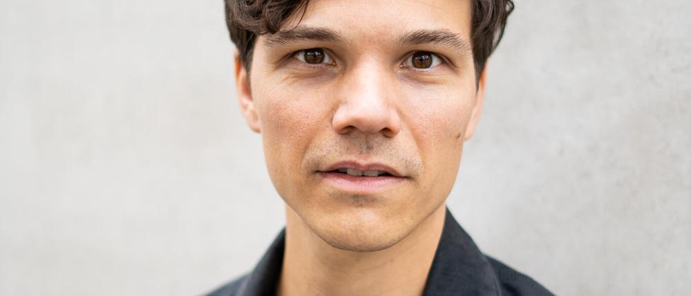 Sebastian Urzendowsky ist bekannt als Max „Reinsteckefuchs“ aus „Babylon Berlin“.