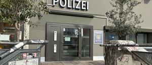 Eine Außenaufnahme der Polizeiwache am Kottbusser Tor. (Symbolbild)