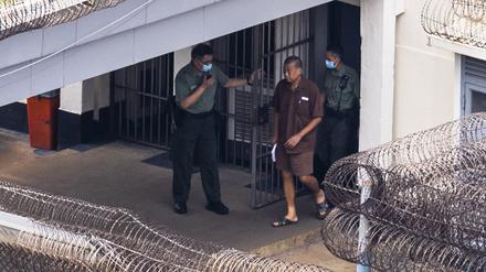 Jimmy Lai (r.), Aktivist und Gründer der Lokalzeitung Apple Daily, geht im Stanley-Gefängnis zum Training. 