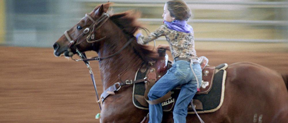 Zur ARTE-Sendung
Rodeo Girls
Naia träumt davon, in die Fußstapfen ihres Vaters, eines ehemaligen Rodeo-Meisters, zu treten.
© Kevin Noguès/Thomas Favel/Elda Productions
Foto: ARTE F