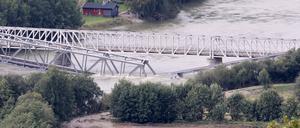 Die Eisenbahnbrücke über den Gudbrandsdalslågen ist eingestürzt.