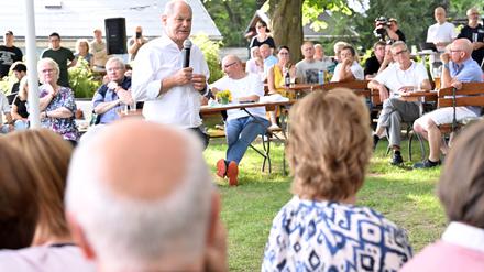 Bundeskanzler Olaf Scholz (SPD) nahm sich am Montagabend beim Bürgergespräch in Neu Fahrland zweieinhalb Stunden Zeit, um Fragen zu beantworten. 