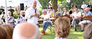 Bundeskanzler Olaf Scholz (SPD) nahm sich am Montagabend beim Bürgergespräch in Neu Fahrland zweieinhalb Stunden Zeit, um Fragen zu beantworten. 