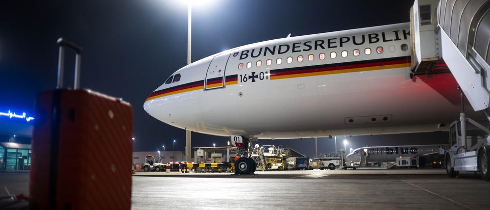 Der Regierungs-Airbus A340 steht am Flughafen Abu Dhabi.