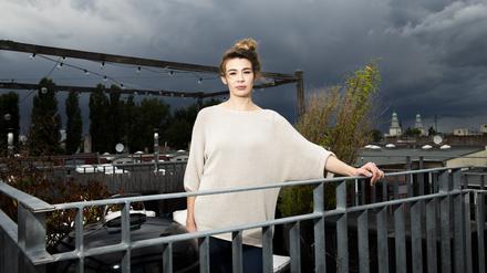 Auf ihrer Dachterrasse in Berlin: Ronja von Rönne.