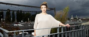 Auf ihrer Dachterrasse in Berlin: Ronja von Rönne.