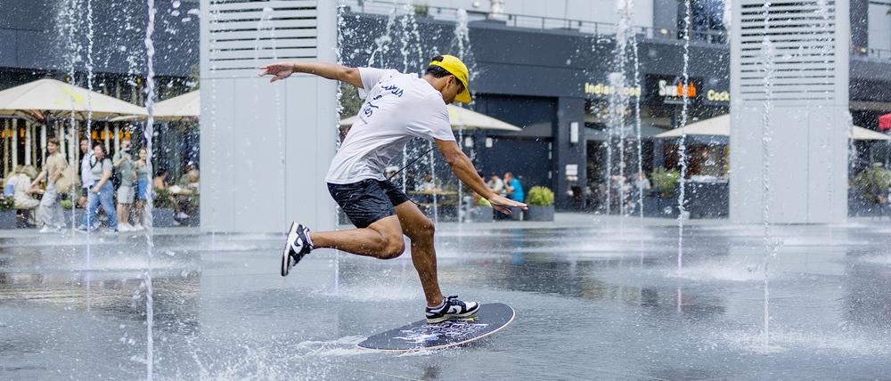 Der Franzose Adrien Raza ist viermaliger Europameister im Skimboarden.