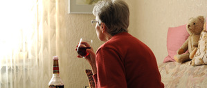 Vor allem die Zahl der älteren Alkoholtoten ab 49 Jahren ist stark angestiegen. Das spiegelt sich auch in den Suchtstellen im Land wider. 