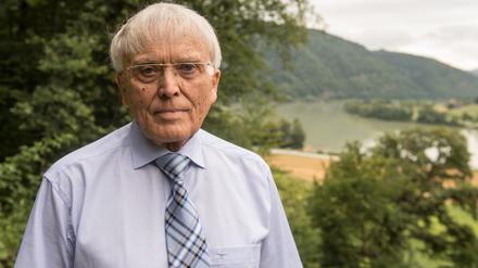 Aus der DDR nach Bayern zugezogen. Der Schriftsteller und Lyriker Reiner Kunze in seinem Oberzeller Garten.