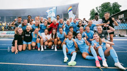Die Viktoria-Spielerinnen nach dem Sieg der ersten Runde im DFB-Pokal.