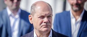 Bundeskanzler Olaf Scholz (SPD) besucht im Rahmen seiner Sommerreise durch den Wahlkreis die Filmstudios Babelsberg.