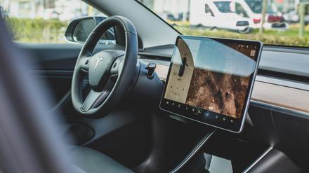 Tesla will künftig vor allem Geld mit seiner Software verdienen.