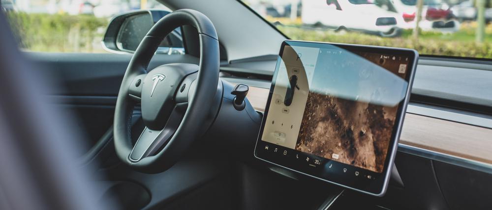 Tesla will künftig vor allem Geld mit seiner Software verdienen.