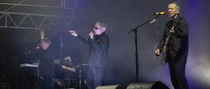 Devo in der Zitadelle Spandau: Keyboarder Gerald Casale, Sänger  Mark Mothersbaugh und Gitarrist Bob Mothersbaugh. 